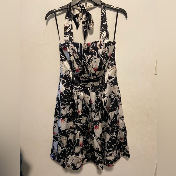 White House Black Market Dresses & Skirts - White House black market lined 100% silk floral halter midi dress size 8